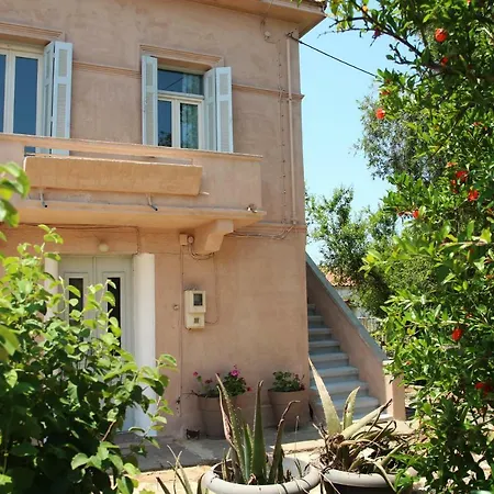 House In The Village Near The Sea דירה